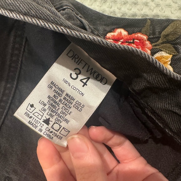 Size 34 Floral Embroidered Black Jeans - Picture 3 of 5